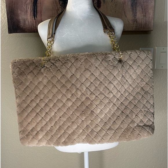 Winter Faux Fur Large Shoulder Handbag - Picture 5 of 5